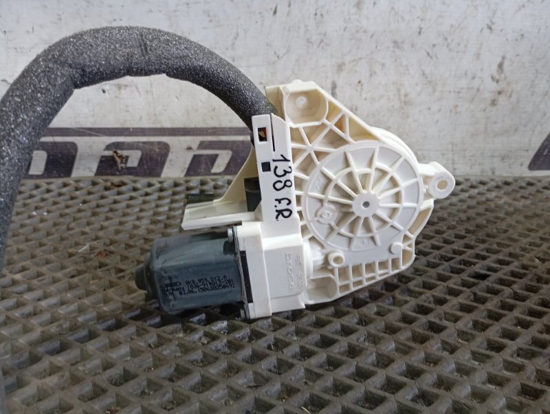 Моторчик стеклоподъемника Skoda YETI 2015