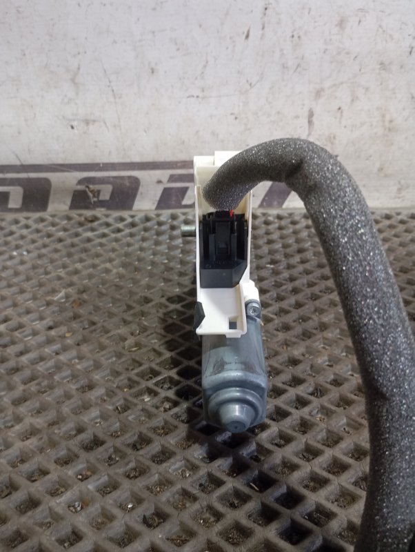 Моторчик стеклоподъемника Skoda YETI 2015