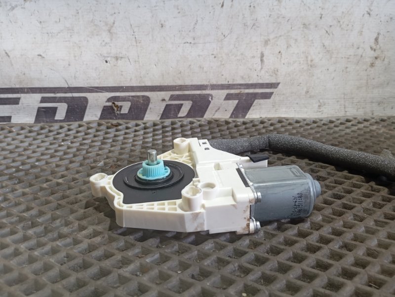 Моторчик стеклоподъемника Skoda YETI 2015