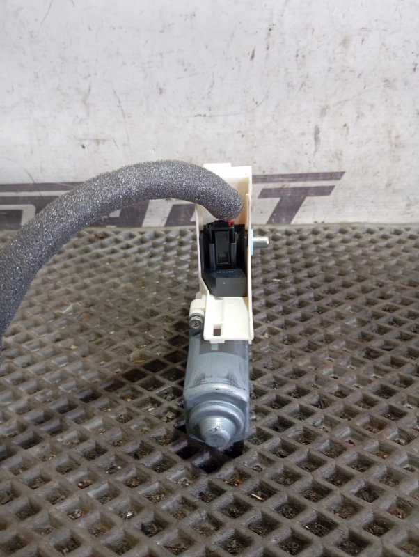 Моторчик стеклоподъемника Skoda YETI 2015