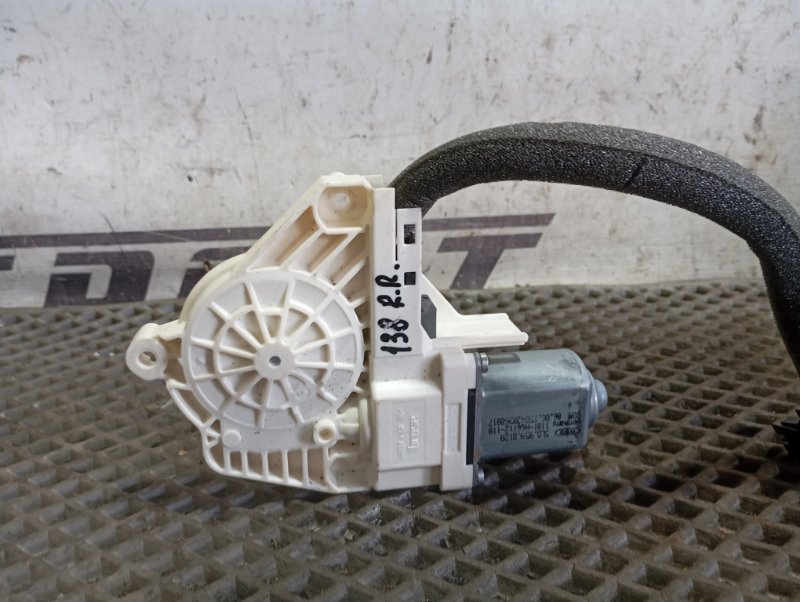 Моторчик стеклоподъемника Skoda YETI 2015