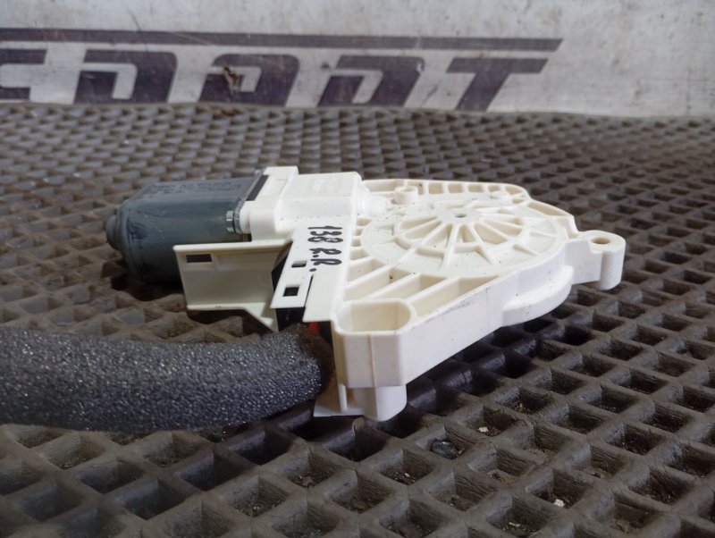 Моторчик стеклоподъемника Skoda YETI 2015