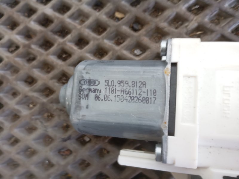 Моторчик стеклоподъемника Skoda YETI 2015