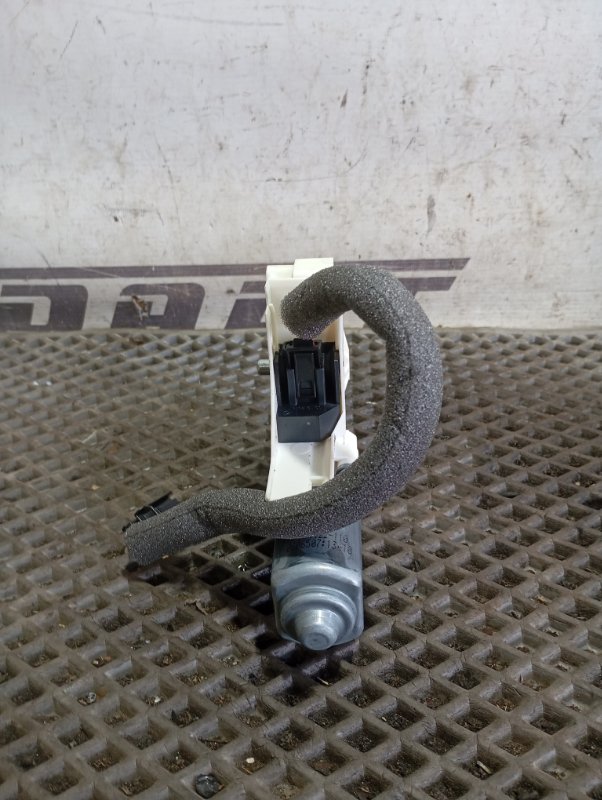 Моторчик стеклоподъемника Skoda YETI 2015