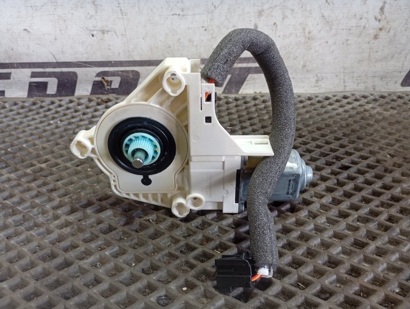 Моторчик стеклоподъемника Skoda YETI 2015