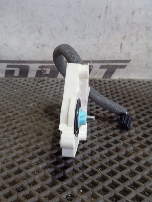 Моторчик стеклоподъемника Skoda YETI 2015