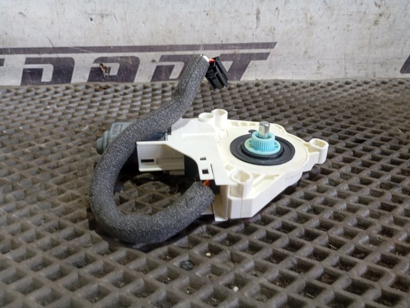 Моторчик стеклоподъемника Skoda YETI 2015