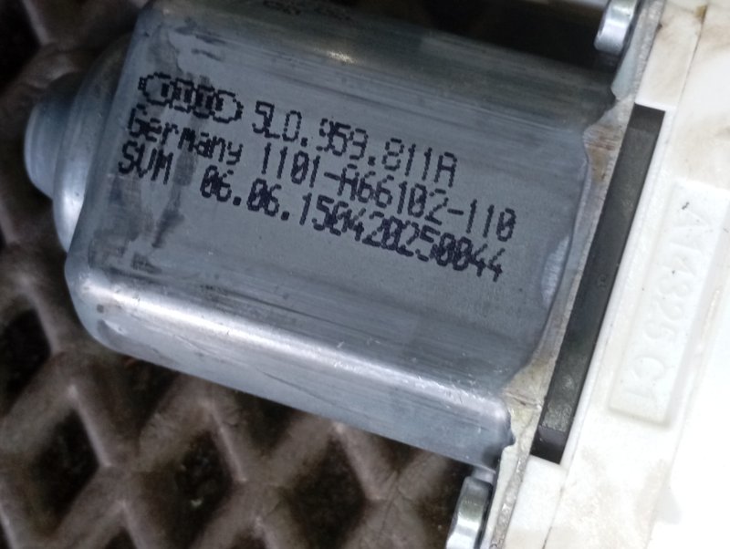 Моторчик стеклоподъемника Skoda YETI 2015