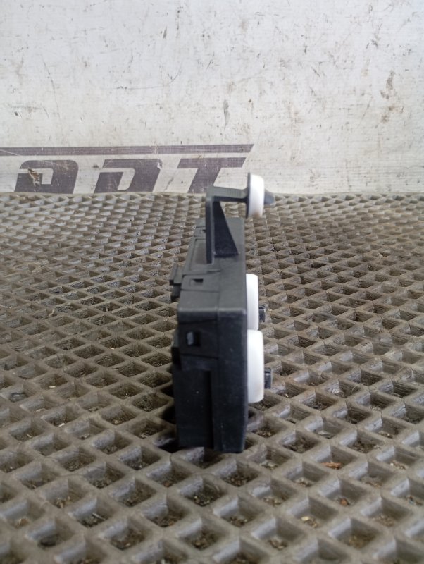 Блок управления двери Skoda YETI 2015