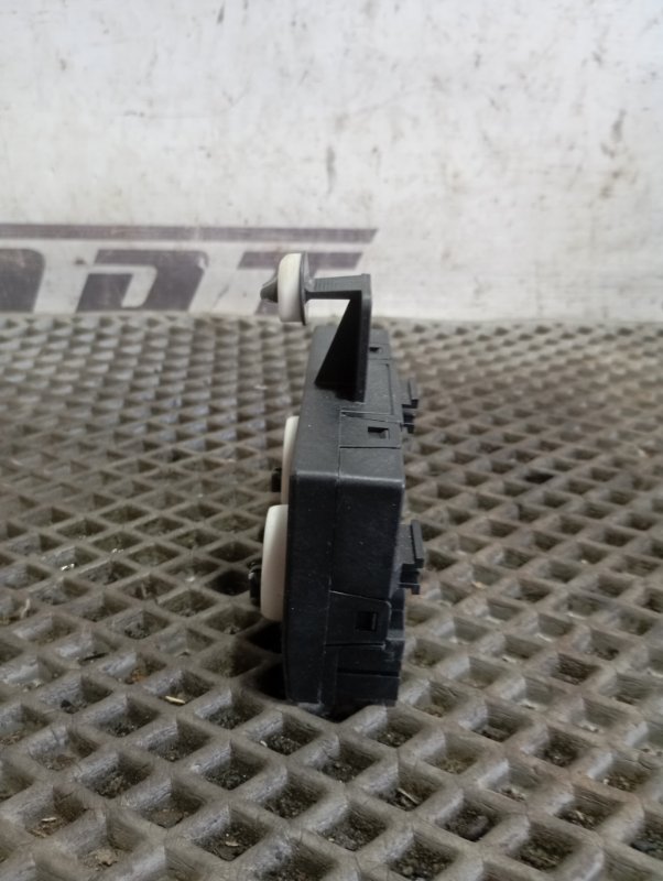 Блок управления двери Skoda YETI 2015