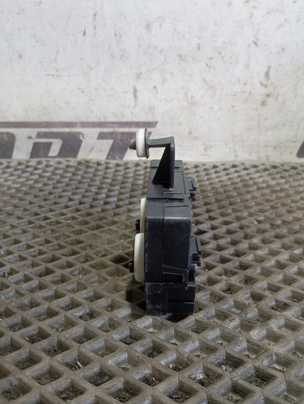 Блок управления двери Skoda YETI 2015