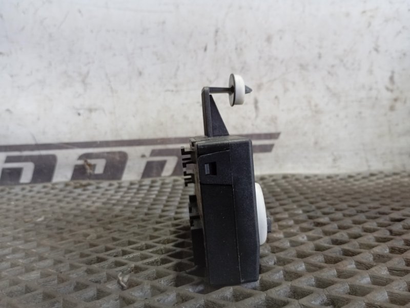 Блок управления двери Skoda YETI 2015