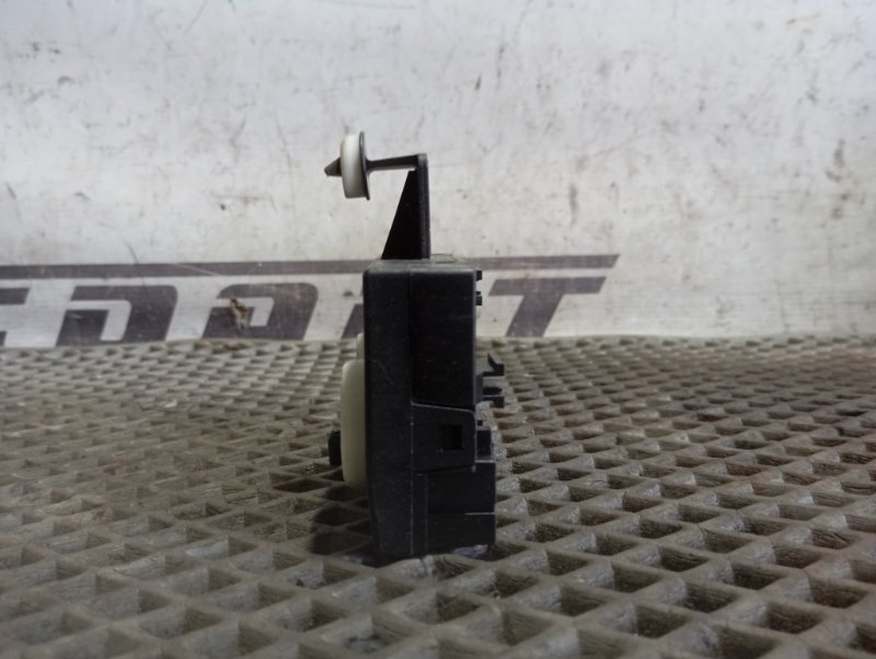 Блок управления двери Skoda YETI 2015