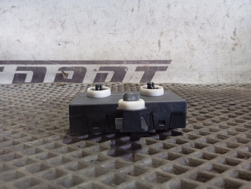 Блок управления двери Skoda YETI 2015