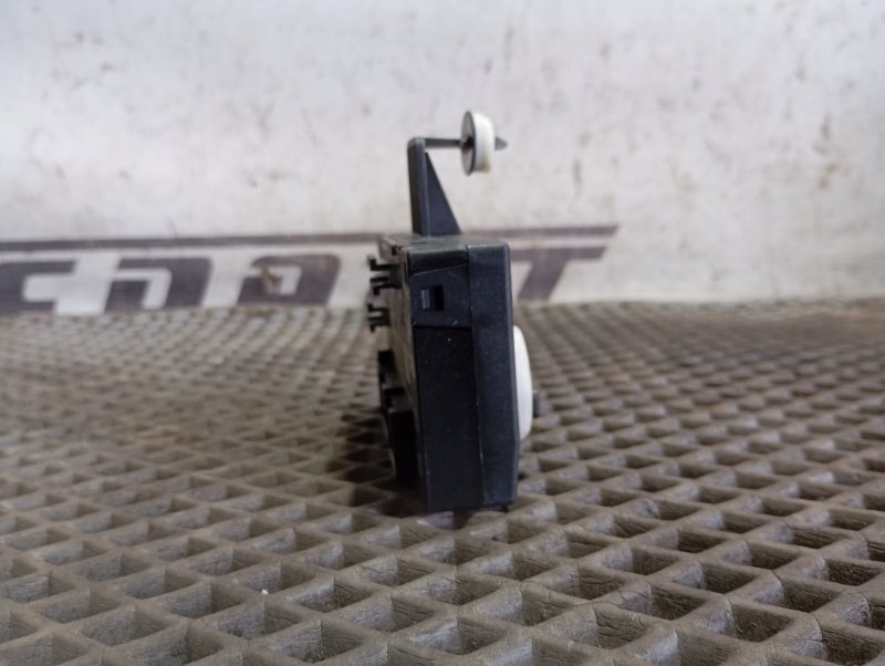 Блок управления двери Skoda YETI 2015