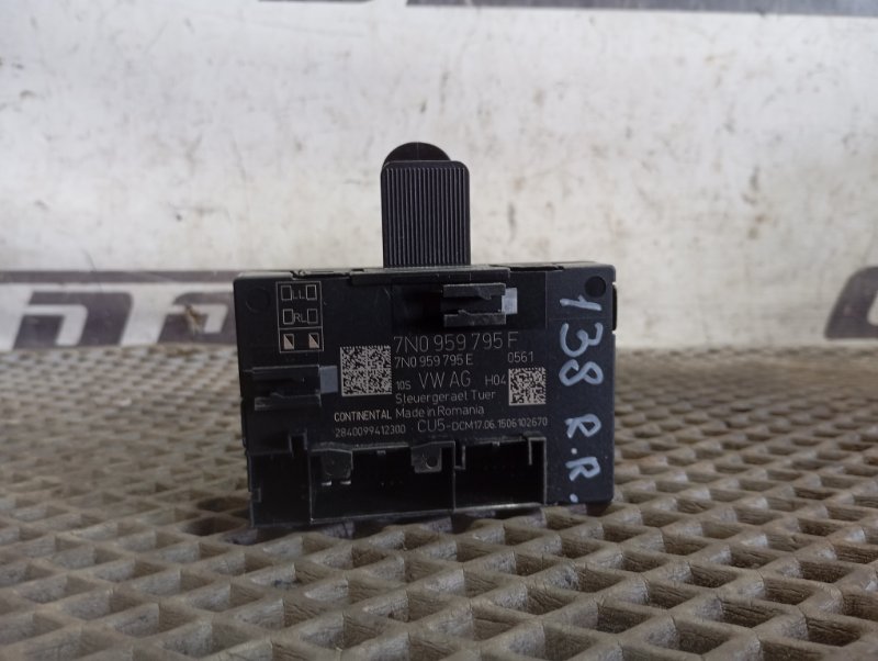 Блок управления двери Skoda YETI 2015