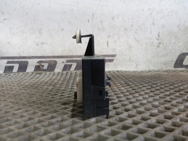 Блок управления двери Skoda YETI 2015