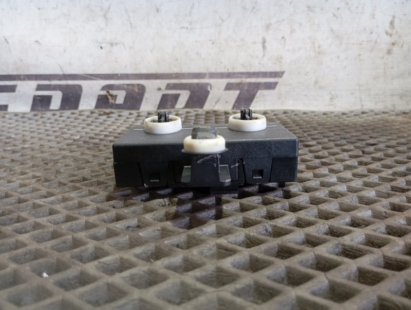 Блок управления двери Skoda YETI 2015