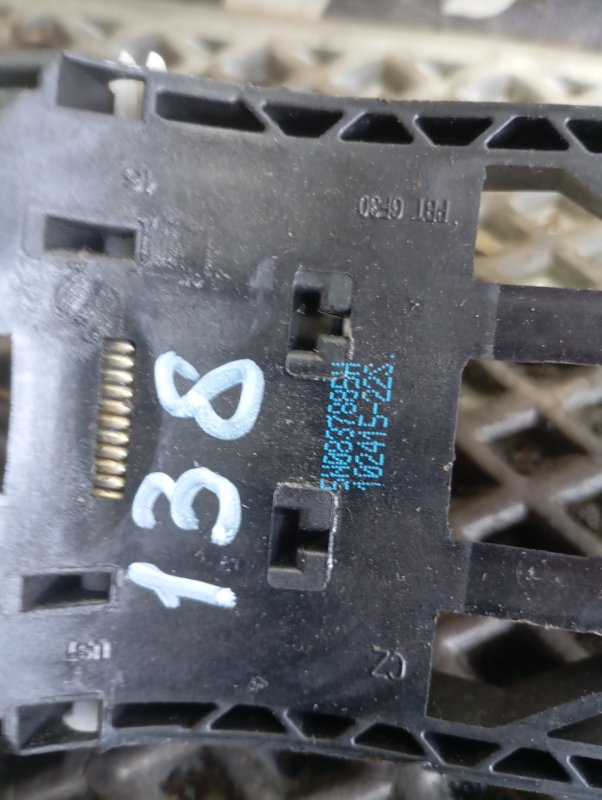 Кронштейн ручки двери Skoda YETI 2015