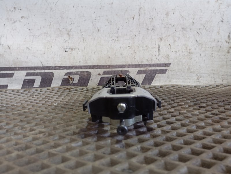 Кронштейн ручки двери Skoda YETI 2015