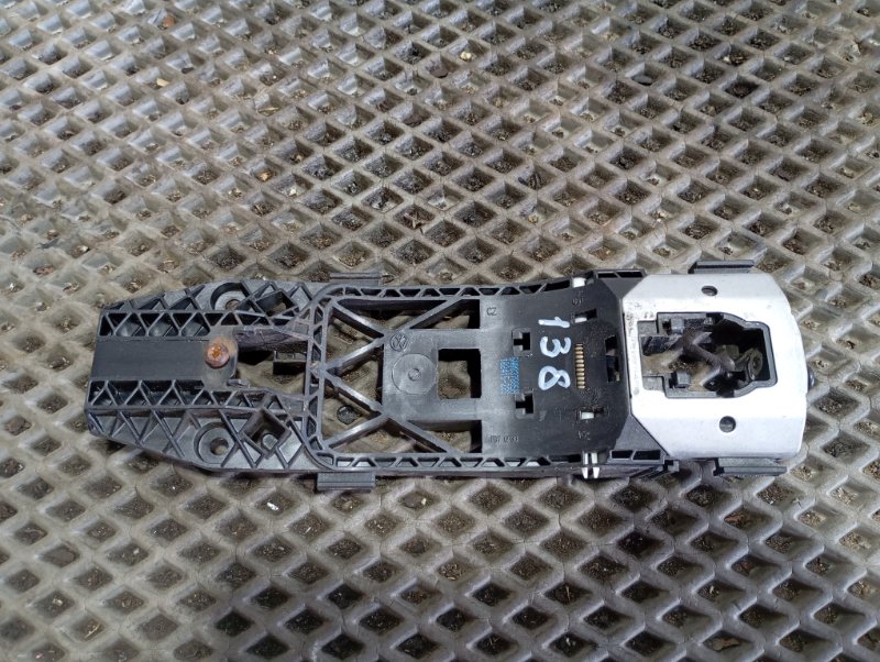 Кронштейн ручки двери Skoda YETI 2015