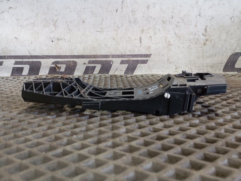 Кронштейн ручки двери Skoda YETI 2015