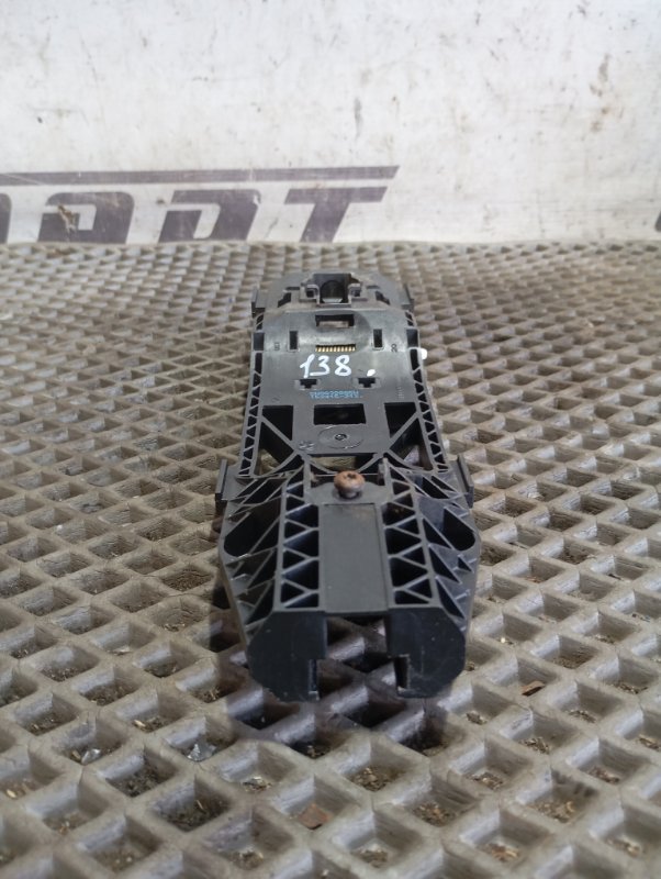 Кронштейн ручки двери Skoda YETI 2015