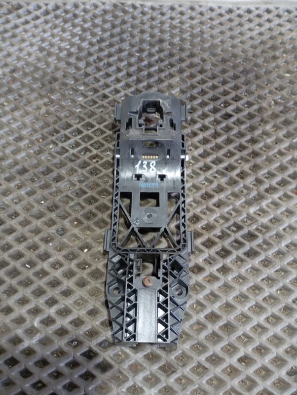 Кронштейн ручки двери Skoda YETI 2015