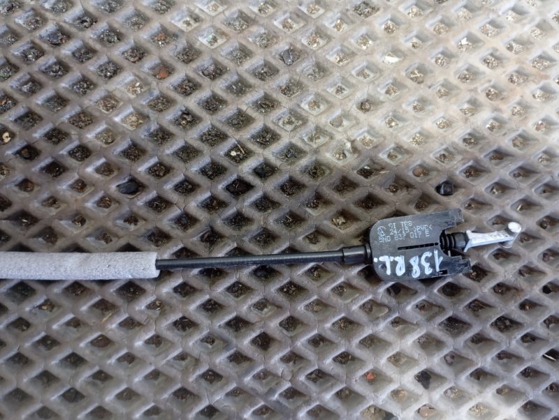 Тросик открывания двери Skoda YETI 2015