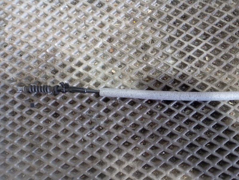 Тросик открывания двери Skoda YETI 2015