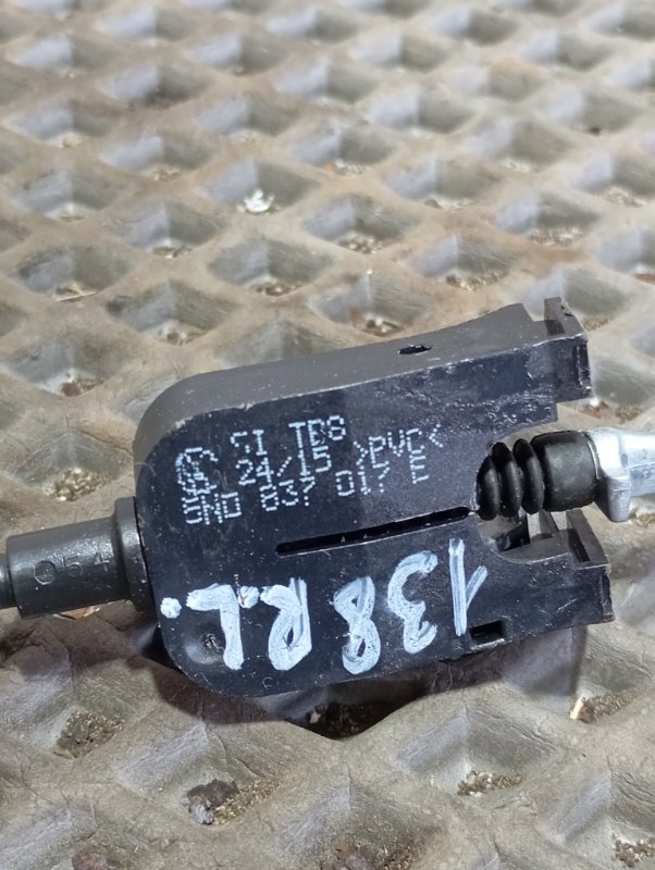 Тросик открывания двери Skoda YETI 2015