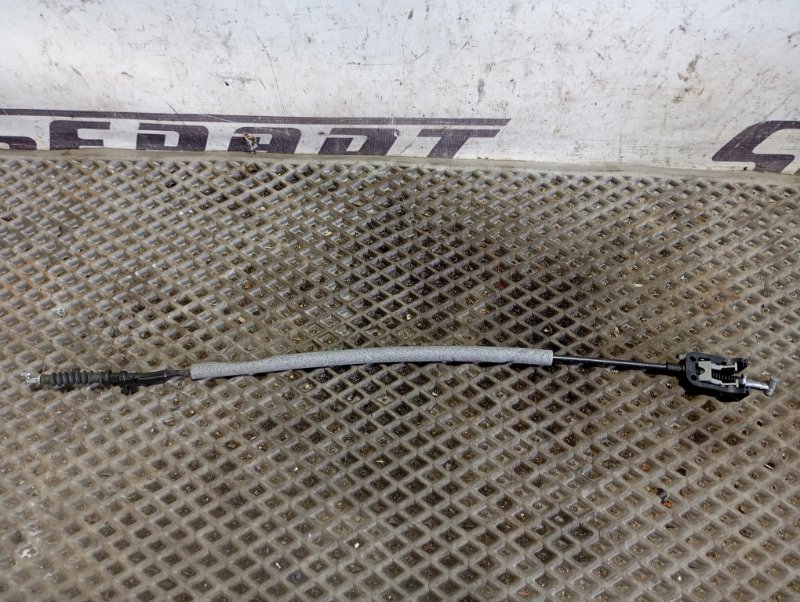 Тросик открывания двери Skoda YETI 2015