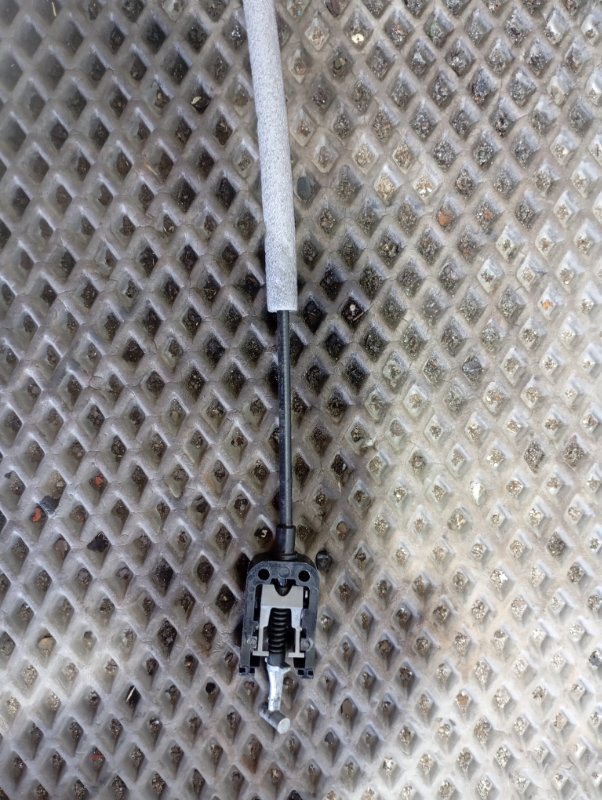 Тросик открывания двери Skoda YETI 2015