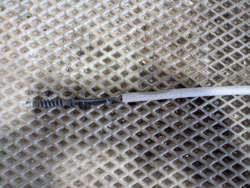 Тросик открывания двери Skoda YETI 2015