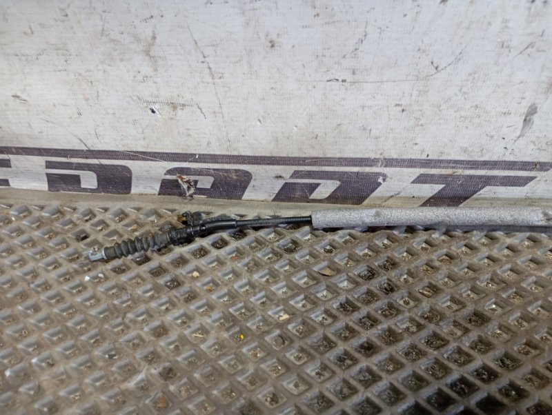 Тросик открывания двери Skoda YETI 2015