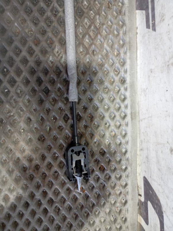 Тросик открывания двери Skoda YETI 2015