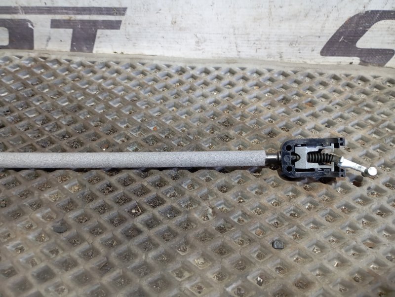 Тросик открывания двери Skoda YETI 2015