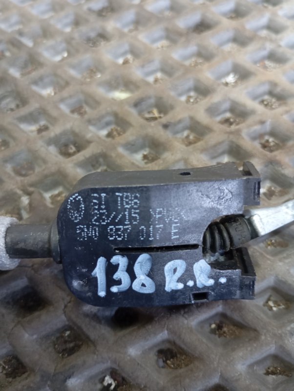 Тросик открывания двери Skoda YETI 2015