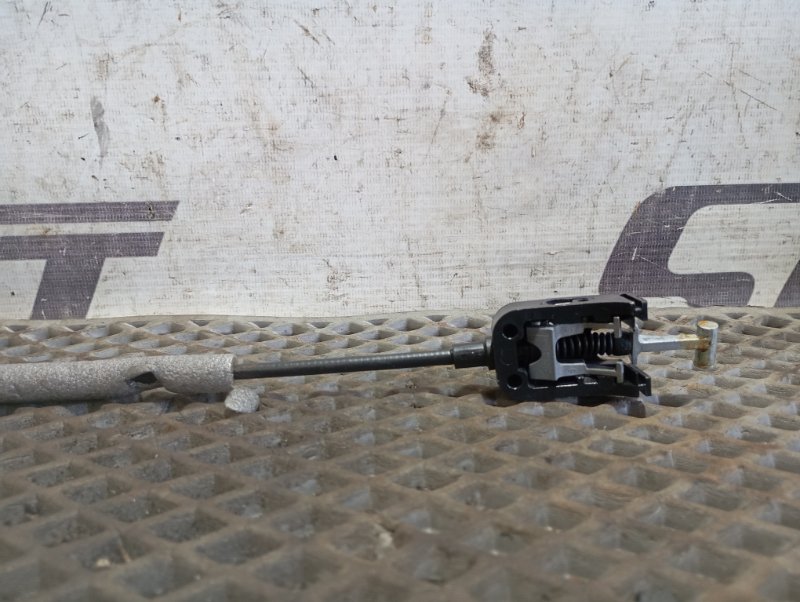 Тросик открывания двери Skoda YETI 2015