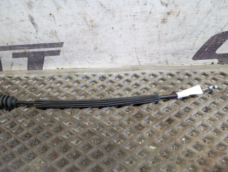 Тросик открывания двери Skoda YETI 2015