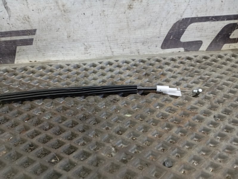 Тросик открывания двери Skoda YETI 2015