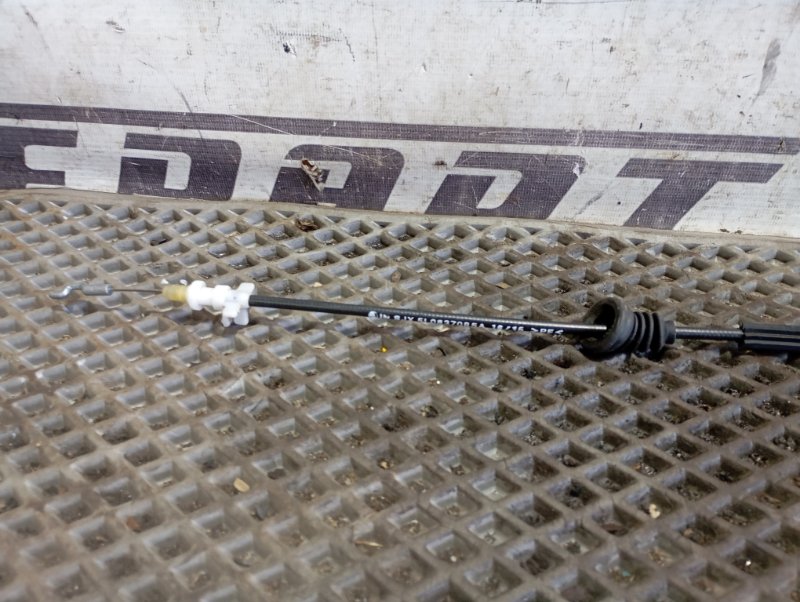 Тросик открывания двери Skoda YETI 2015