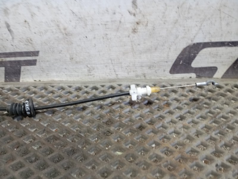 Тросик открывания двери Skoda YETI 2015