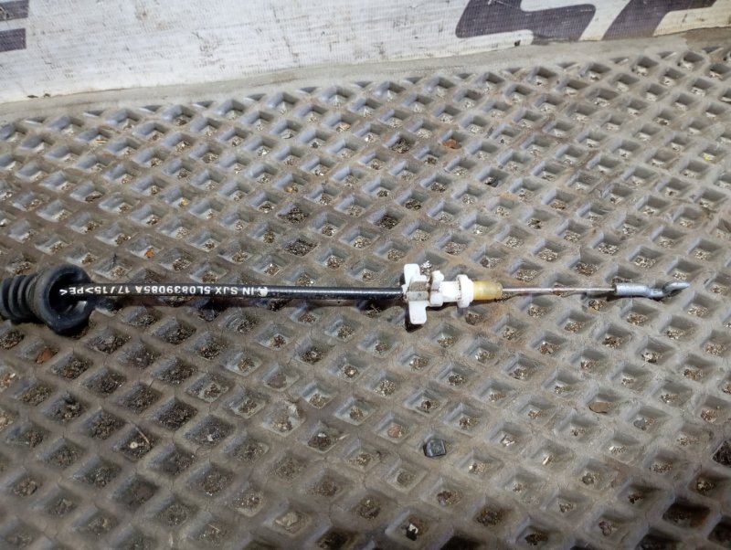 Тросик открывания двери Skoda YETI 2015