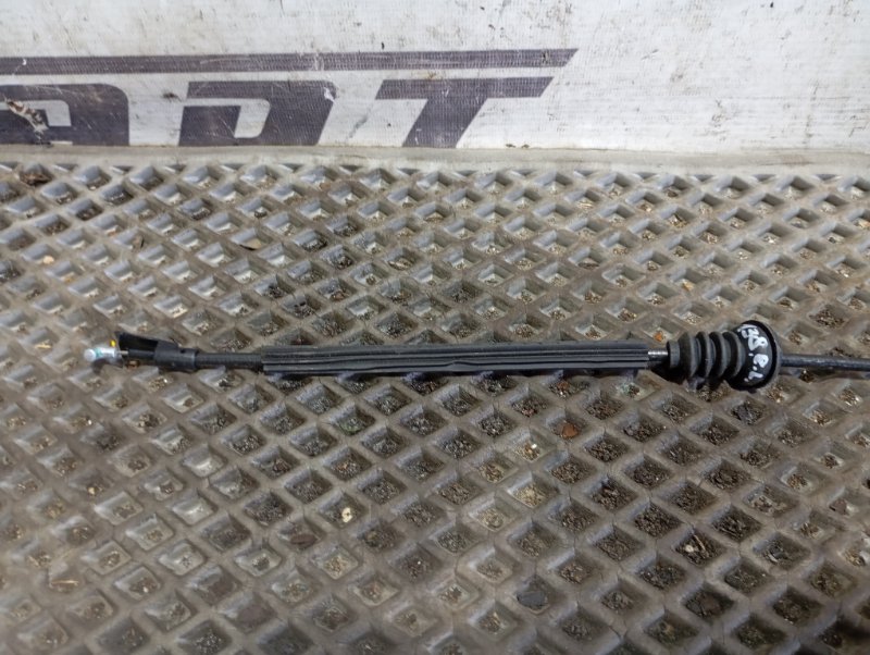 Тросик открывания двери Skoda YETI 2015