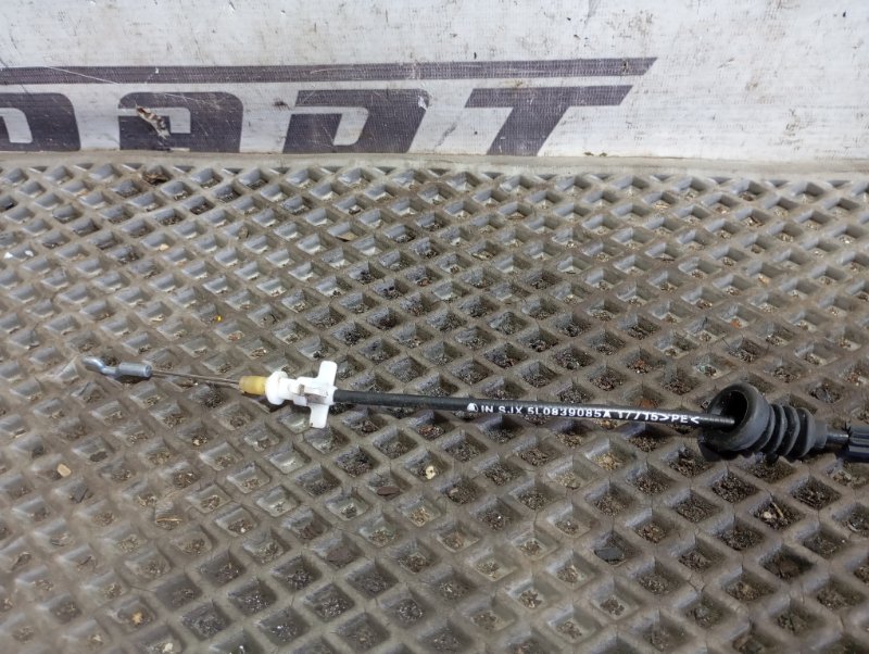 Тросик открывания двери Skoda YETI 2015