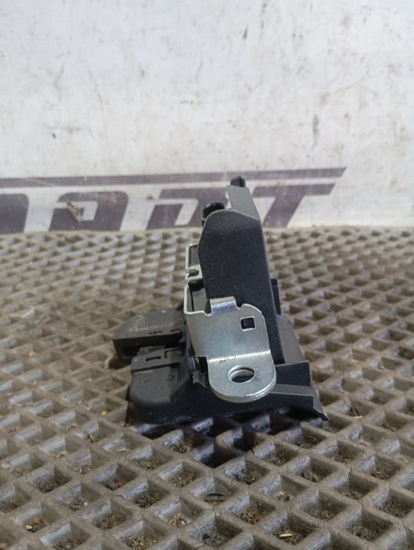 Замок багажника Skoda YETI 2015