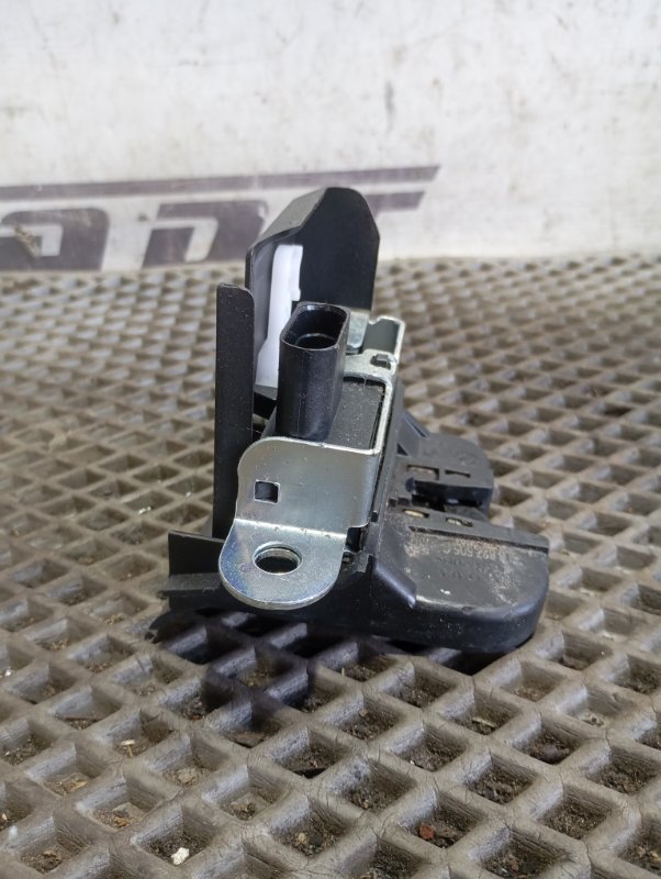 Замок багажника Skoda YETI 2015