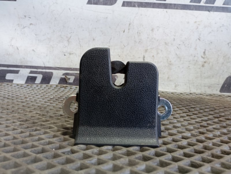 Замок багажника Skoda YETI 2015