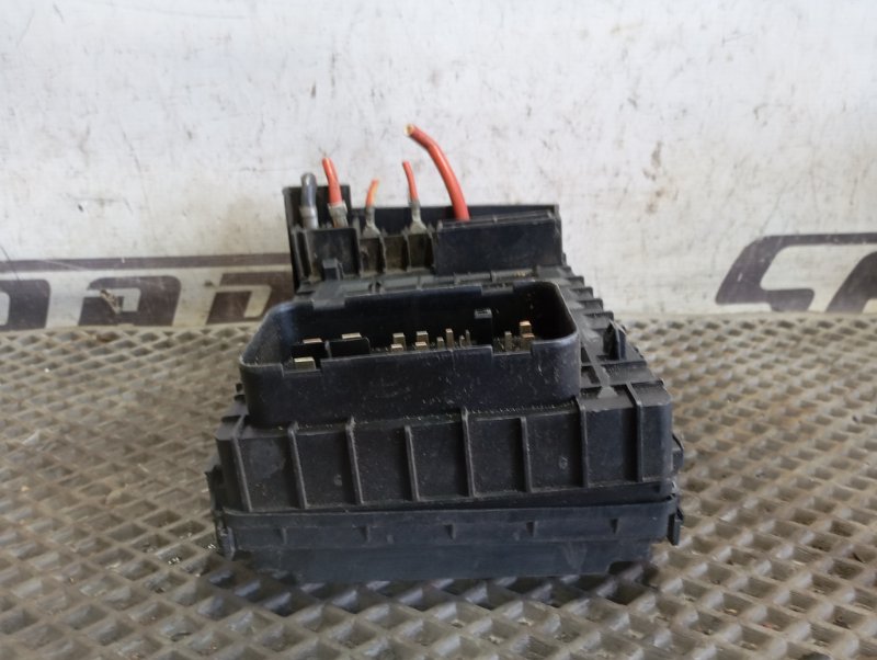 Блок предохранителей Skoda YETI 2011 5L